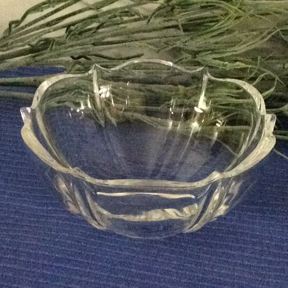 BEAUTIFUL THICK MIKASA GLASS DESERT BOWLS - Picture 2 of 9